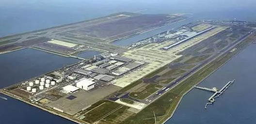全自動液壓千斤頂支撐著日本關西國際機場.png